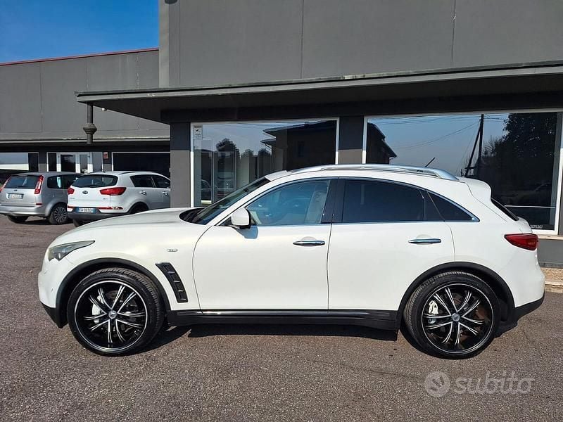Usata Infiniti Fx30 Premium 238 CV (175 kW) 2012 Bianco SUV