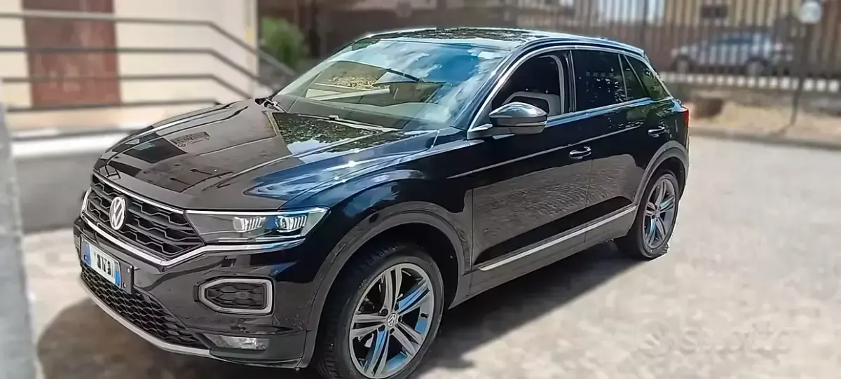Usata VW T-Roc 116 CV (85 kW) 2018 Nero SUV