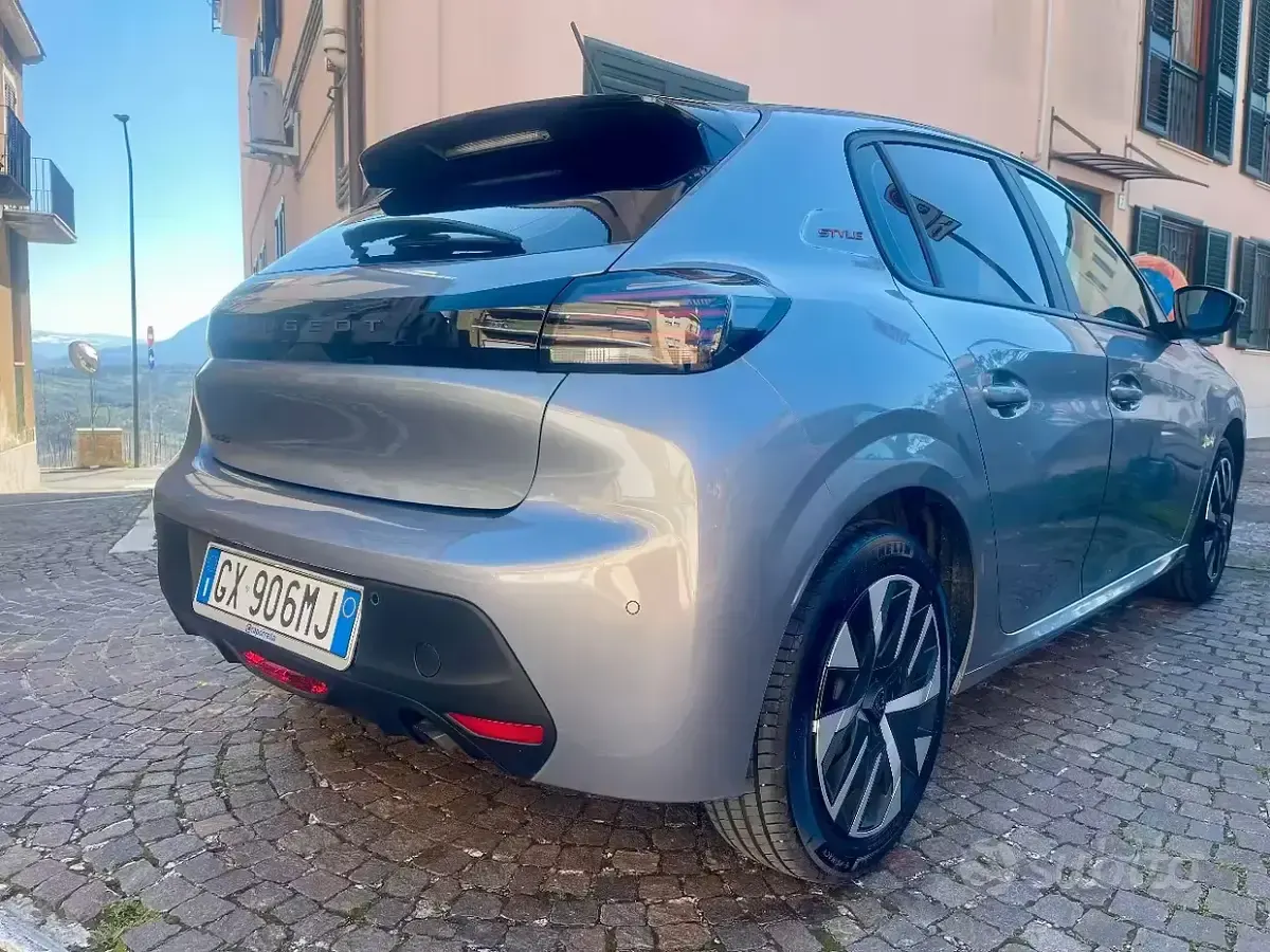 Usata Peugeot 208 75 CV (55 kW) 2024 Grigio Utilitaria