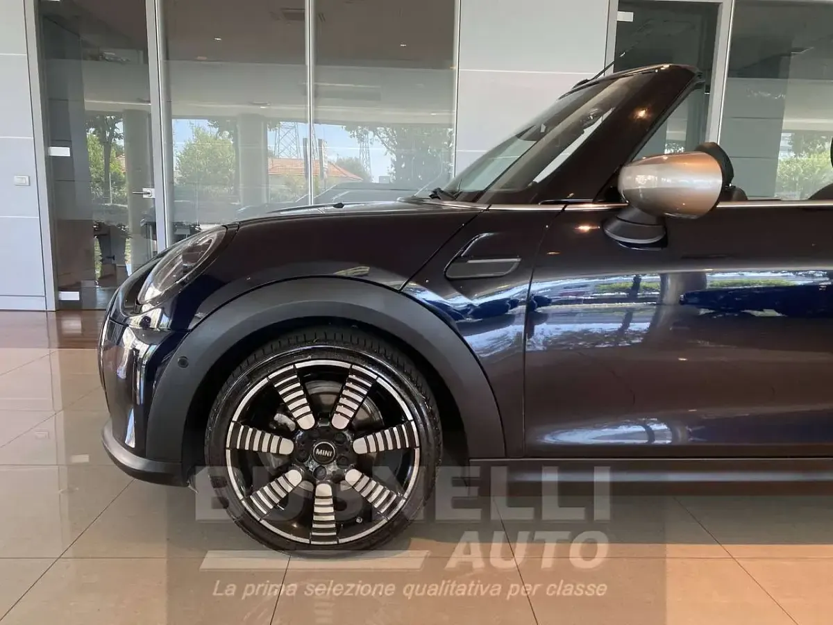 Usata Mini Cooper Cabriolet Premium Plus 136 CV (100 kW) 2023 Enigmatic black Cabrio