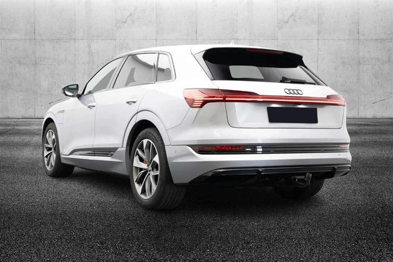 Usata Audi e-tron S-Line 158 kW (215 CV) 2022 Argento SUV