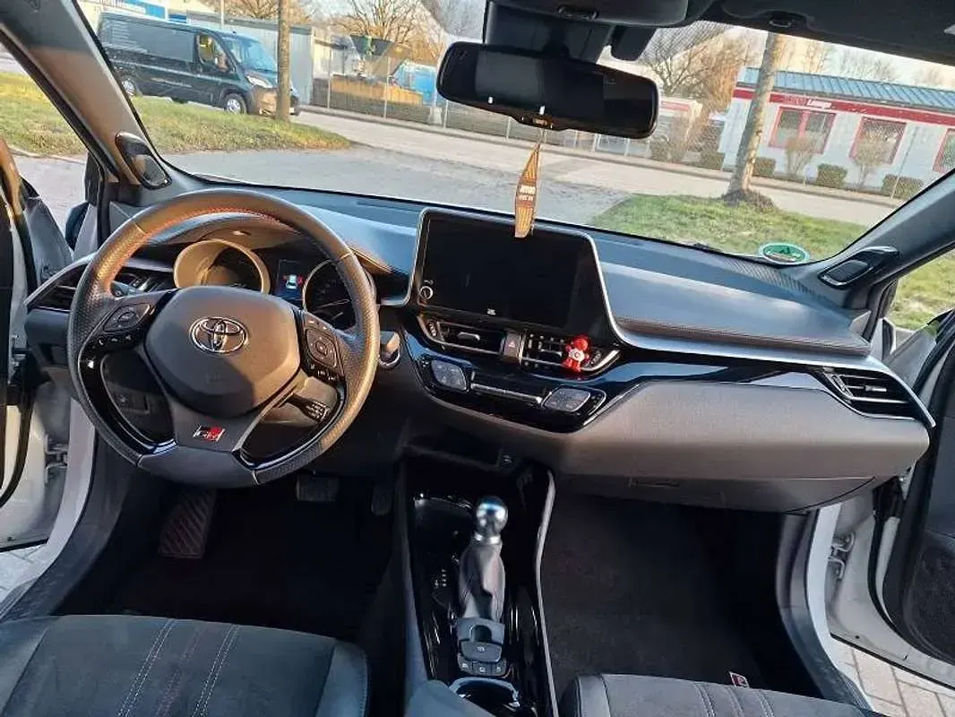 Begagnad Toyota C-HR Sport 156 HK (114 kW) 2022 Vit SUV