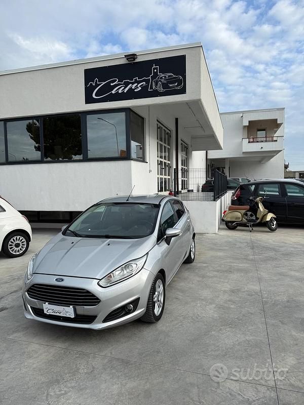 Usata Ford Fiesta Titanium 75 CV (55 kW) 2015 Grigio Berlina
