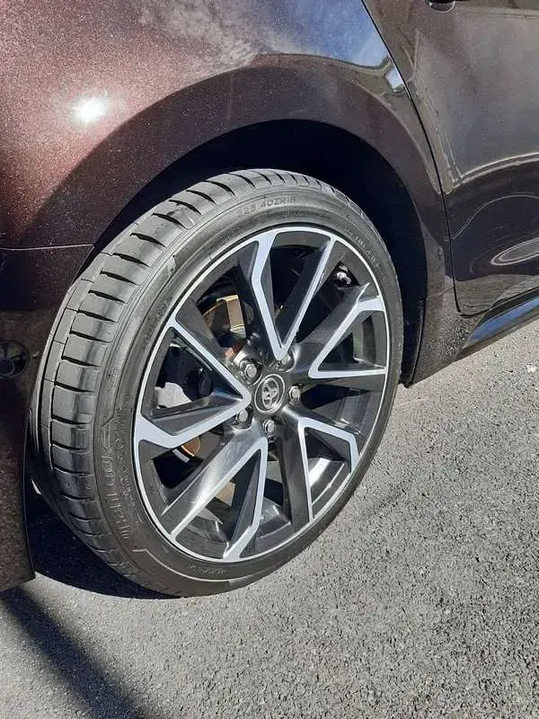 Usata Toyota Corolla Lounge 152 CV (111 kW) 2019 Marrone Station wagon