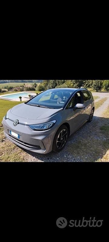 Grigio Usata 2023 VW ID.3 Due volumi | 22.900 € (Buon prezzo) - Immagine 1/4