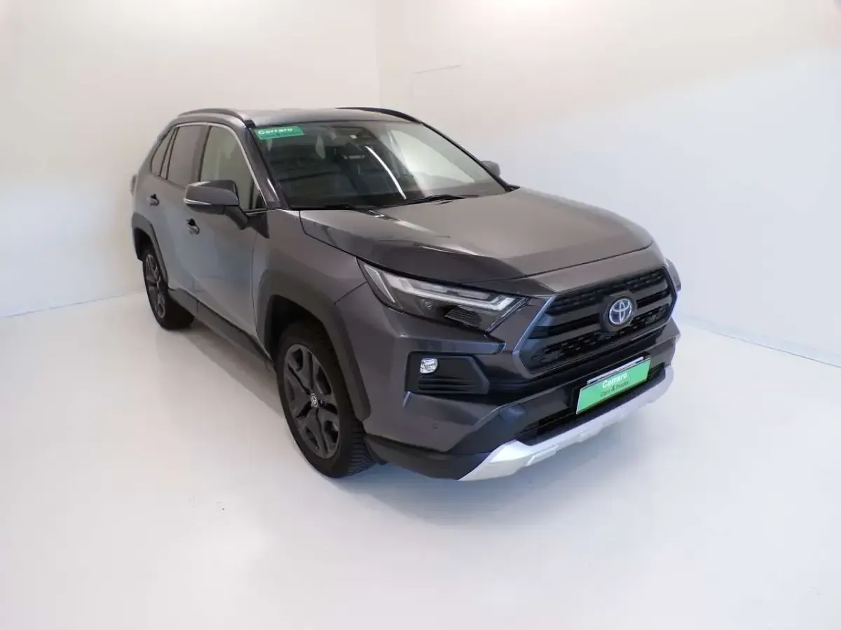 Usata Toyota RAV4 Hybrid Style 178 CV (130 kW) 2023 Grigio metallizzato SUV