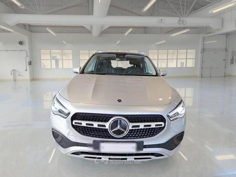 Usata Mercedes GLA200 Business 150 CV (110 kW) 2022 Iridiumsilver, metallic paint SUV