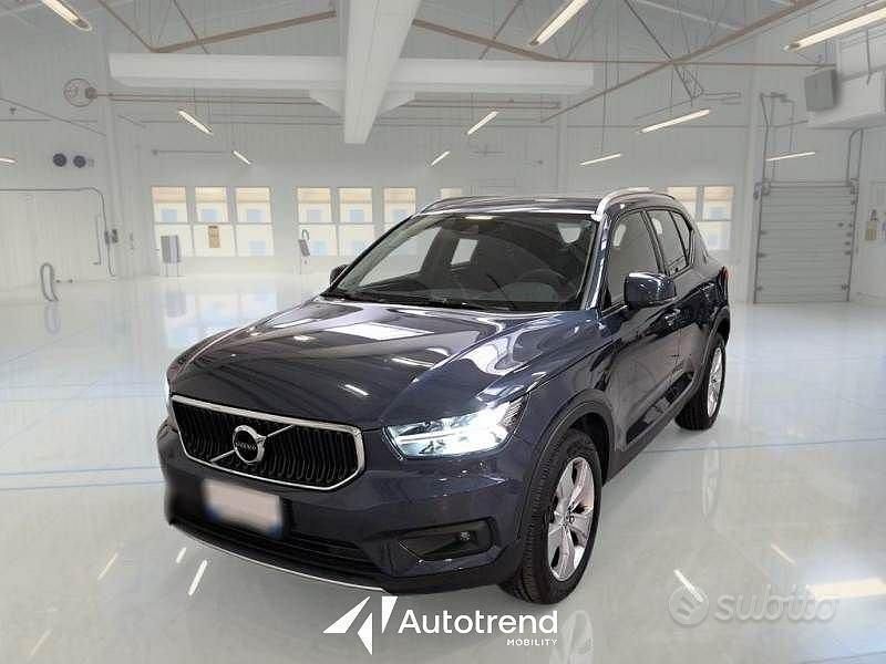 Usata Volvo XC40 Momentum 129 CV (94 kW) 2021 Blu SUV