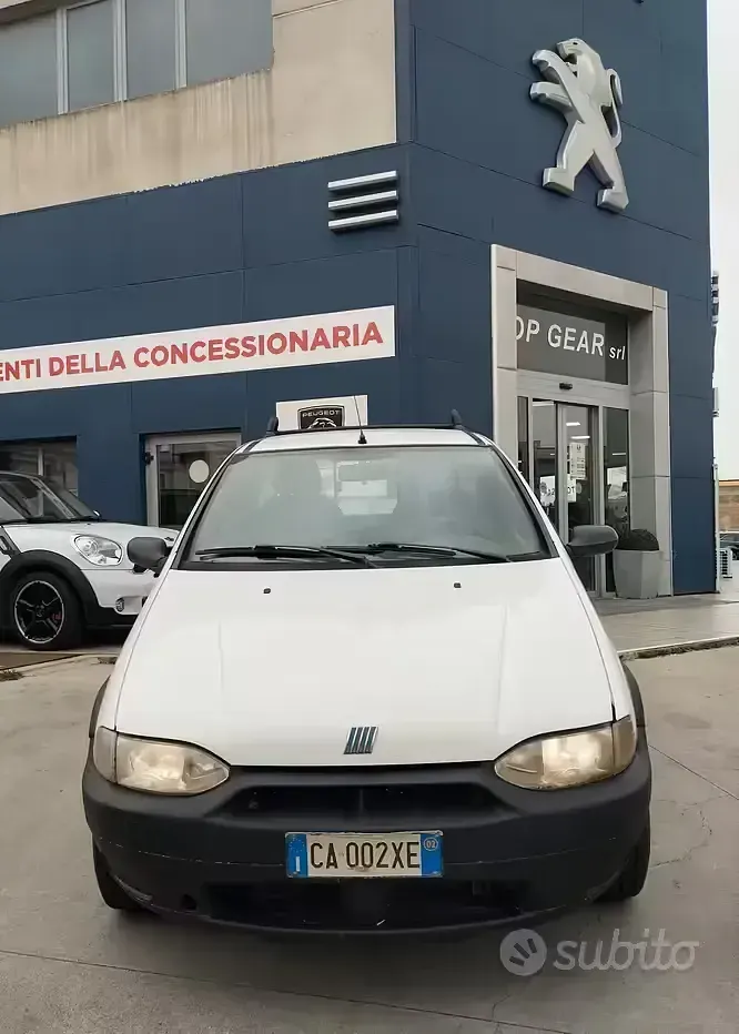 Usata Fiat Strada 63 CV (46 kW) 2002 Bianco Pick-up