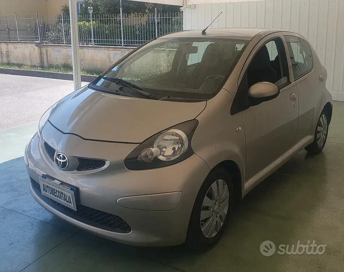 Usata Toyota Aygo Sol 68 CV (50 kW) 2008 Marrone Utilitaria
