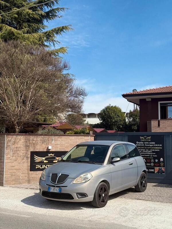 Usata Lancia Ypsilon Platinum 77 CV (56 kW) 2009 Grigio Utilitaria
