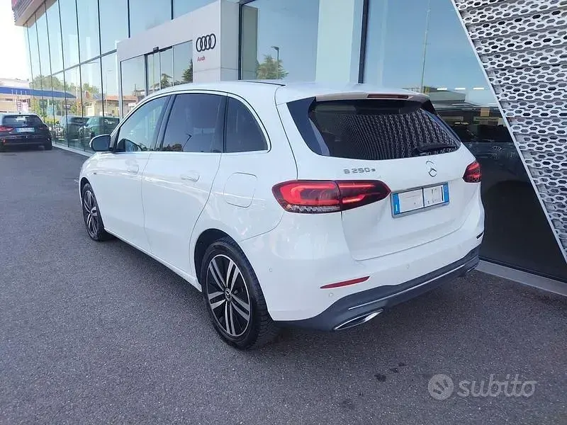 Usata Mercedes B250 218 CV (160 kW) 2021 Bianco Utilitaria