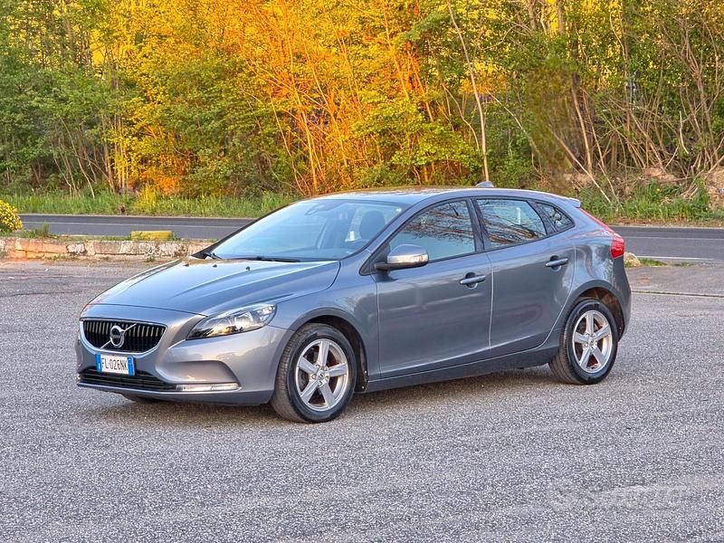 Usata Volvo V40 Inscription 120 CV (88 kW) 2017 Grigio Berlina