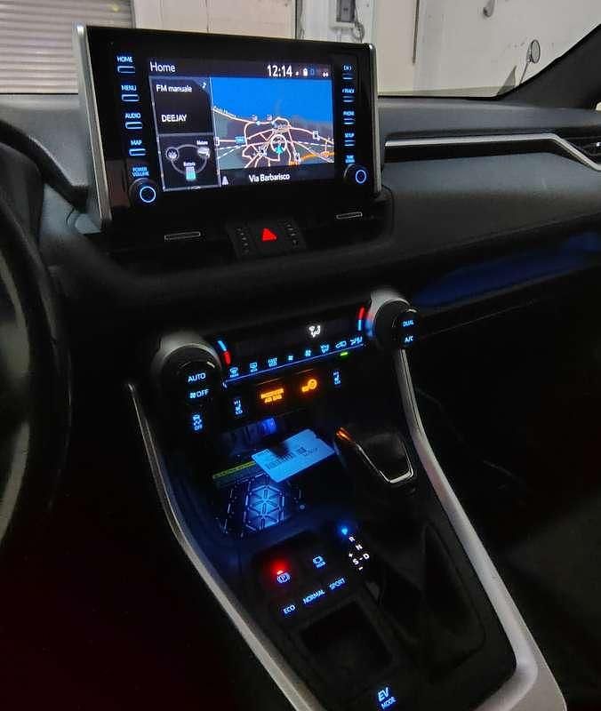 Usata Toyota RAV4 Hybrid Style 178 CV (130 kW) 2019 Argento SUV