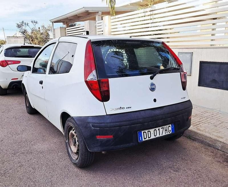 Usata Fiat Punto 69 CV (50 kW) 2006 Furgone