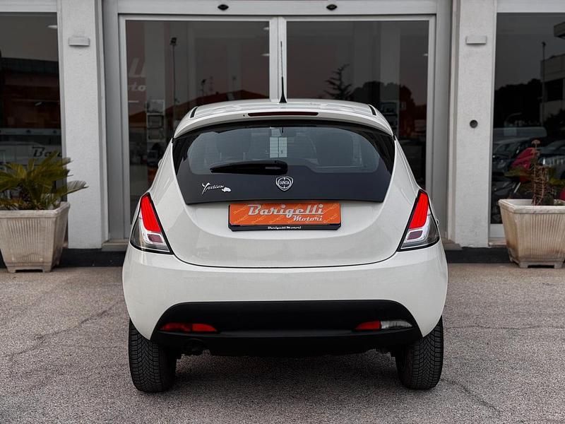 Usata Lancia Ypsilon 85 CV (62 kW) 2014 Bianco Utilitaria