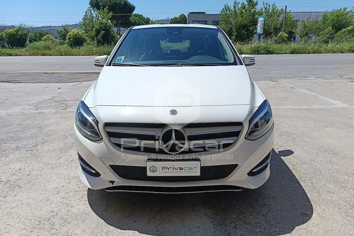 Usata Mercedes B200 Premium 136 CV (100 kW) 2017 Bianco Utilitaria