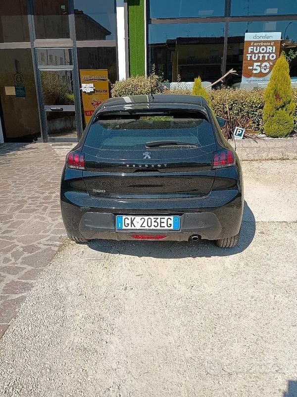 Usata Peugeot 208 Active+ 100 CV (73 kW) 2022 Nero Utilitaria