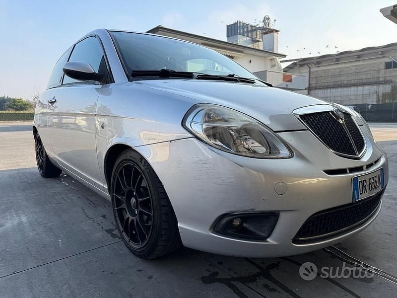 Usata Lancia Ypsilon 75 CV (55 kW) 2008 Grigio Utilitaria