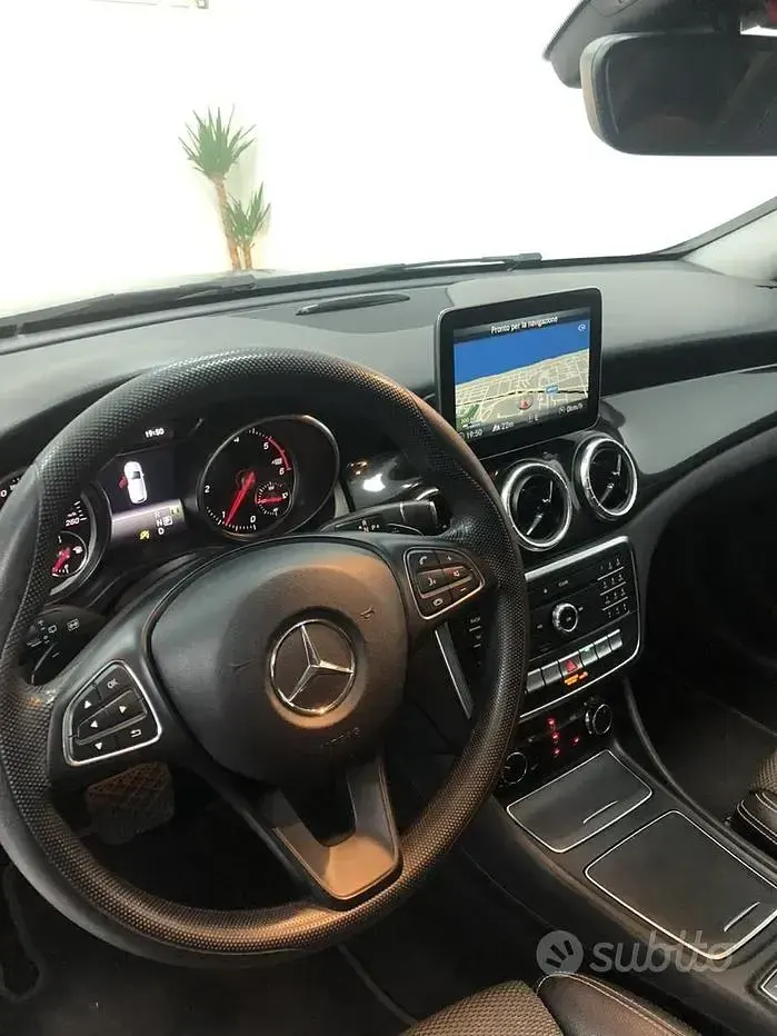 Usata Mercedes CLA180 109 CV (80 kW) 2016 Grigio Berlina