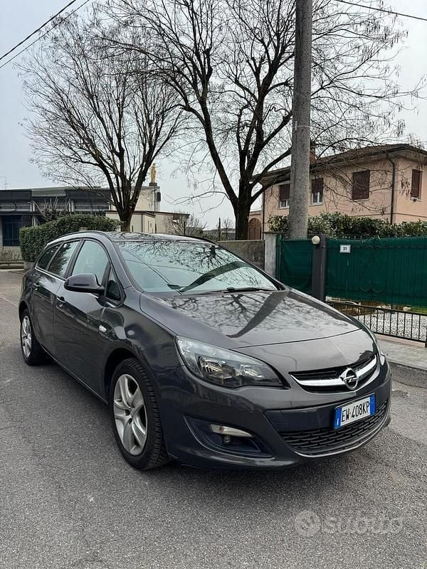 Usata Opel Astra Cosmo 110 CV (80 kW) 2014 Grigio Station wagon