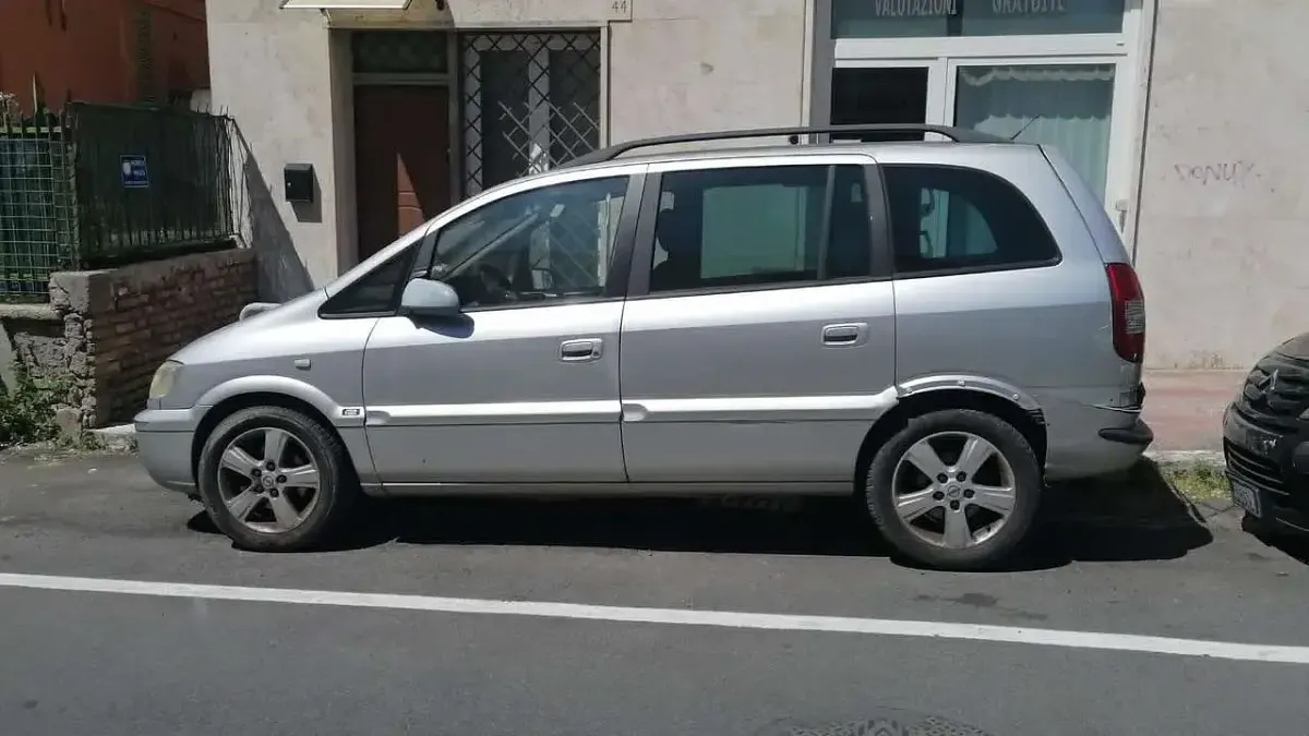 Usata Opel Zafira Elegance 125 CV (91 kW) 2005 Grigio Monovolume