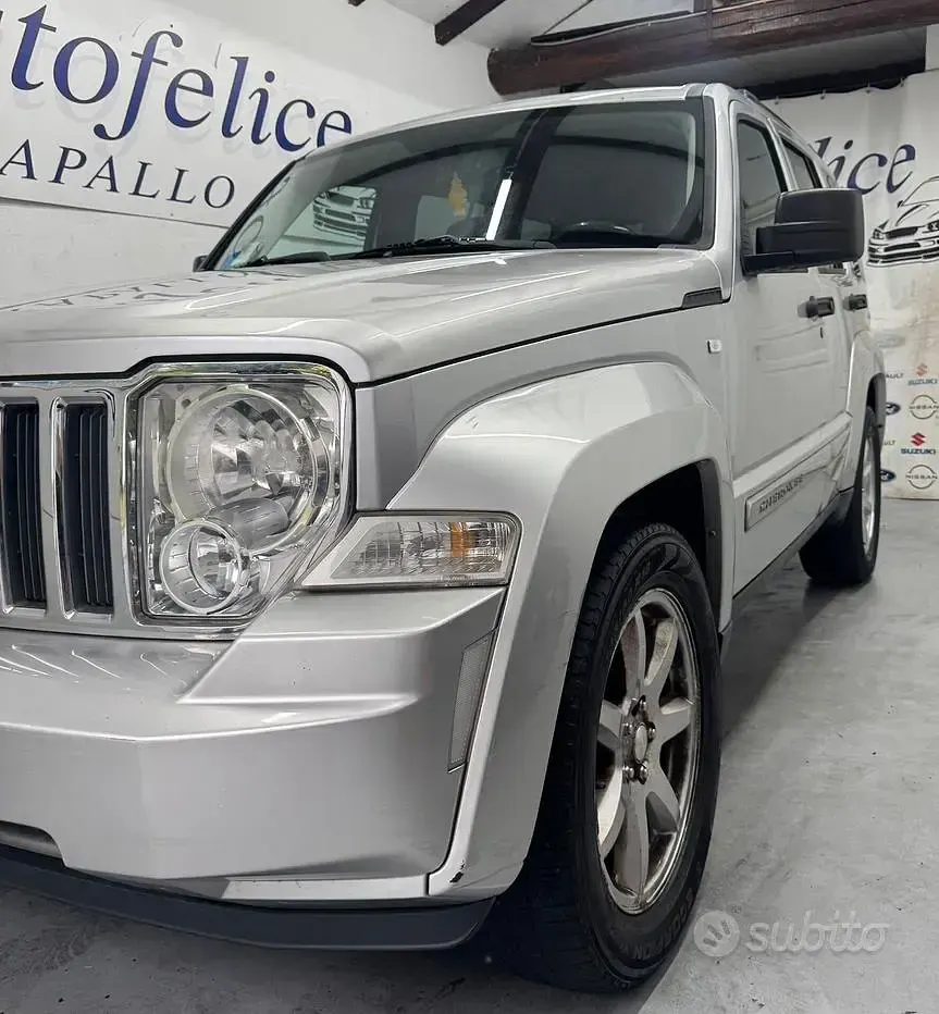 Usata Jeep Cherokee Overland 200 CV (147 kW) 2011 Grigio SUV