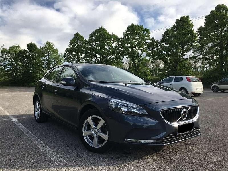 Usata Volvo V40 Business Edition 120 CV (88 kW) 2017 Blu/azzurro Berlina
