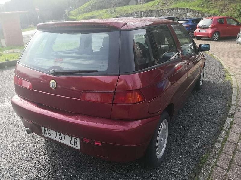 Usata Alfa Romeo 145 90 CV (66 kW) 1995 Rosso Utilitaria