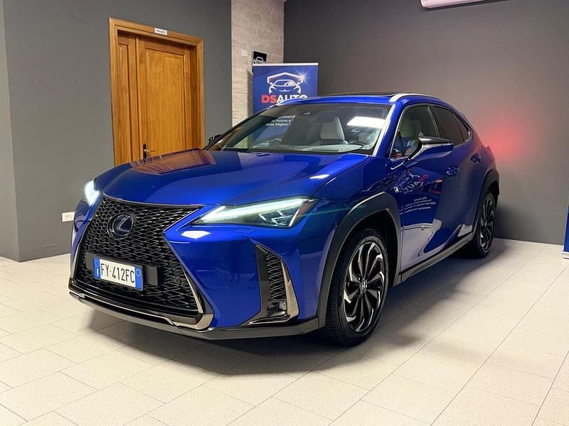 Usata Lexus UX Sport Line 152 CV (111 kW) 2019 Blu SUV