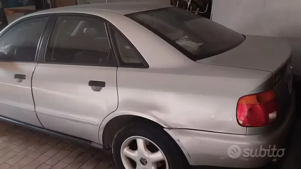 Usata Audi A4 1996 Grigio Berlina