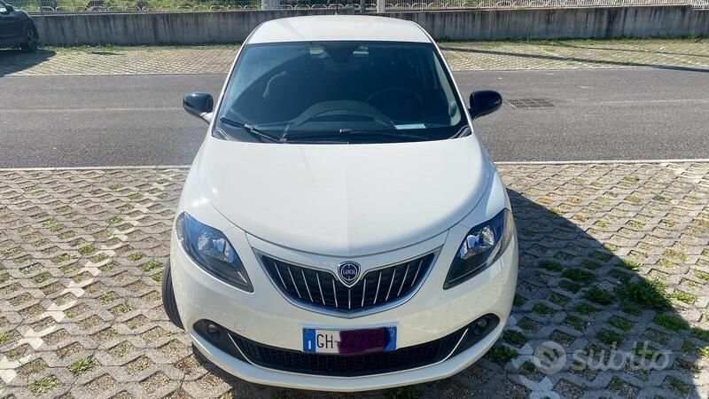 Usata Lancia Ypsilon Silver 69 CV (50 kW) 2022 Bianco Utilitaria