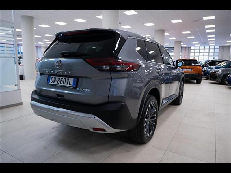Usata Nissan X-Trail Tekna 213 CV (156 kW) 2024 Grigio chiaro SUV