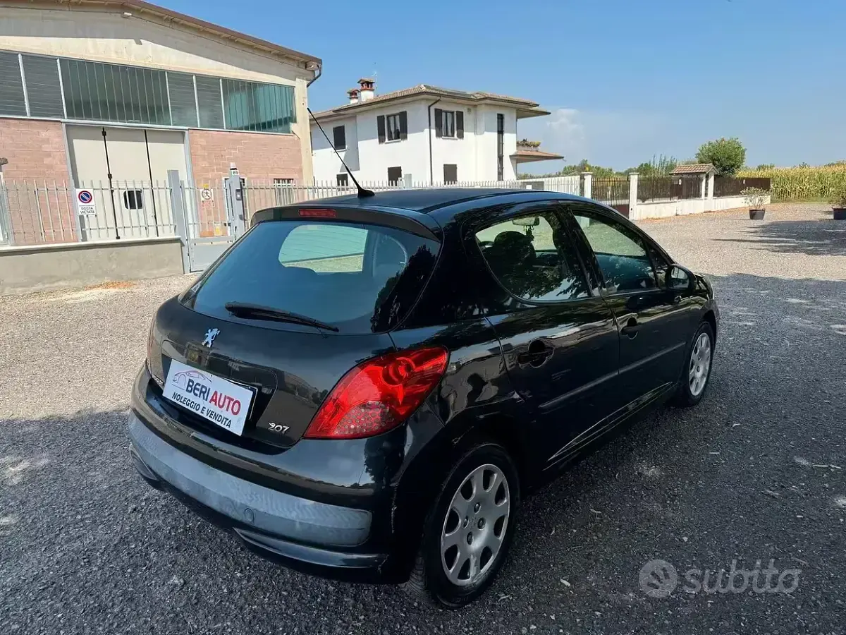 Usata Peugeot 207 73 CV (53 kW) 2007 Nero Berlina