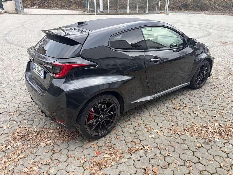 Usata Toyota Yaris 261 CV (191 kW) 2021 Nero Utilitaria