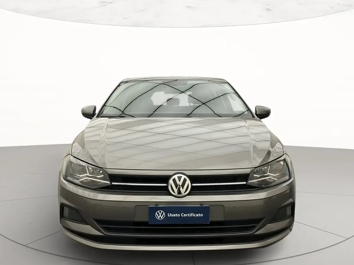 Usata VW Polo Comfortline 65 CV (47 kW) 2018 Limestone grey metallizzato Utilitaria
