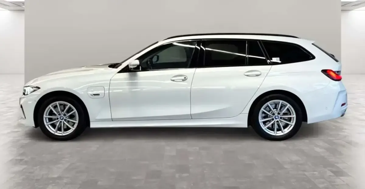 Usata BMW 330 292 CV (214 kW) 2023 Bianco Station wagon