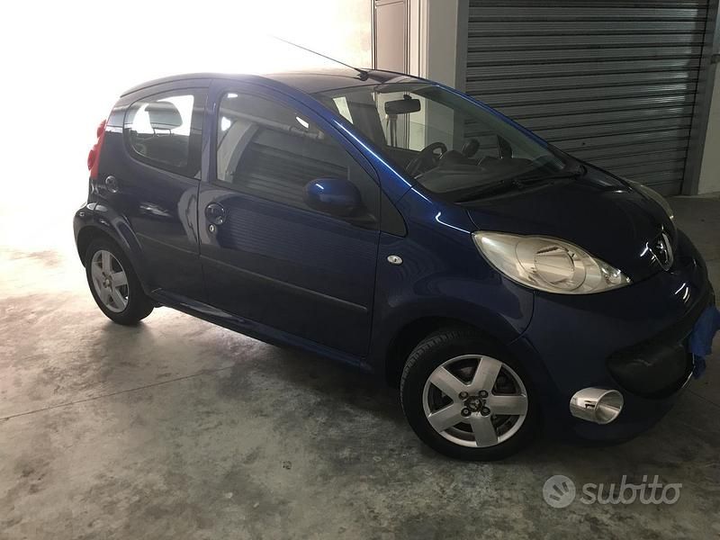 Usata Peugeot 107 68 CV (50 kW) 2007 Blu Utilitaria