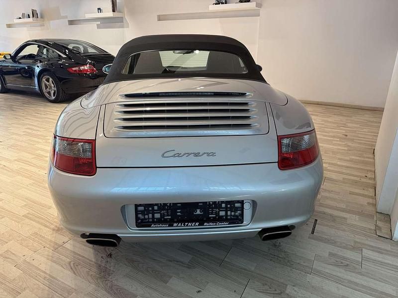 Usata Porsche 911 Carrera Cabriolet 325 CV (239 kW) 2005 Argento Cabrio