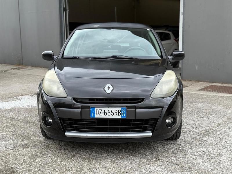 Nero Usata 2009 Renault Clio II Berlina | 2800 € (Ottimo prezzo) - Immagine 1/4