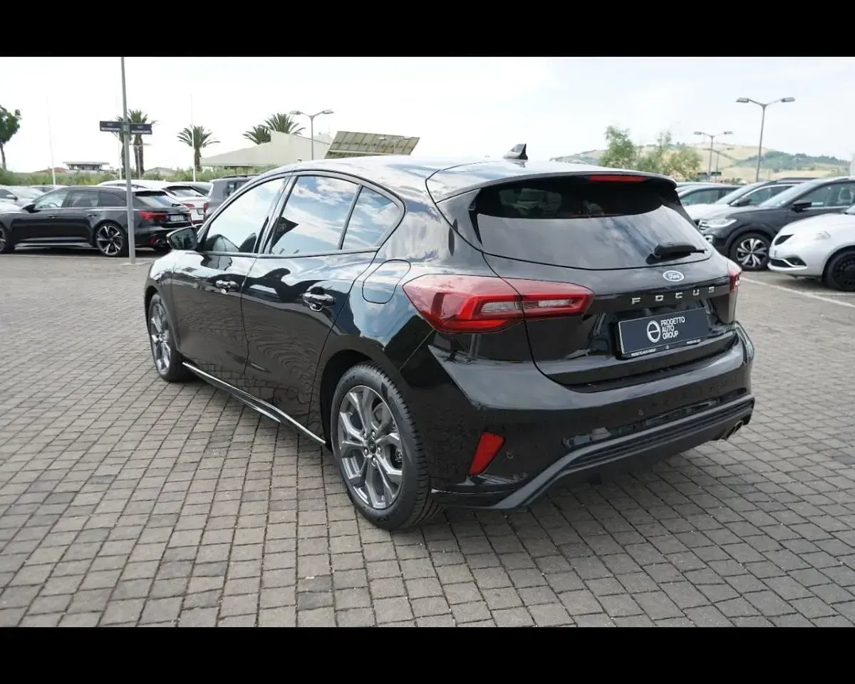 Usata Ford Focus ST-Line 116 CV (85 kW) 2024 Nero Berlina