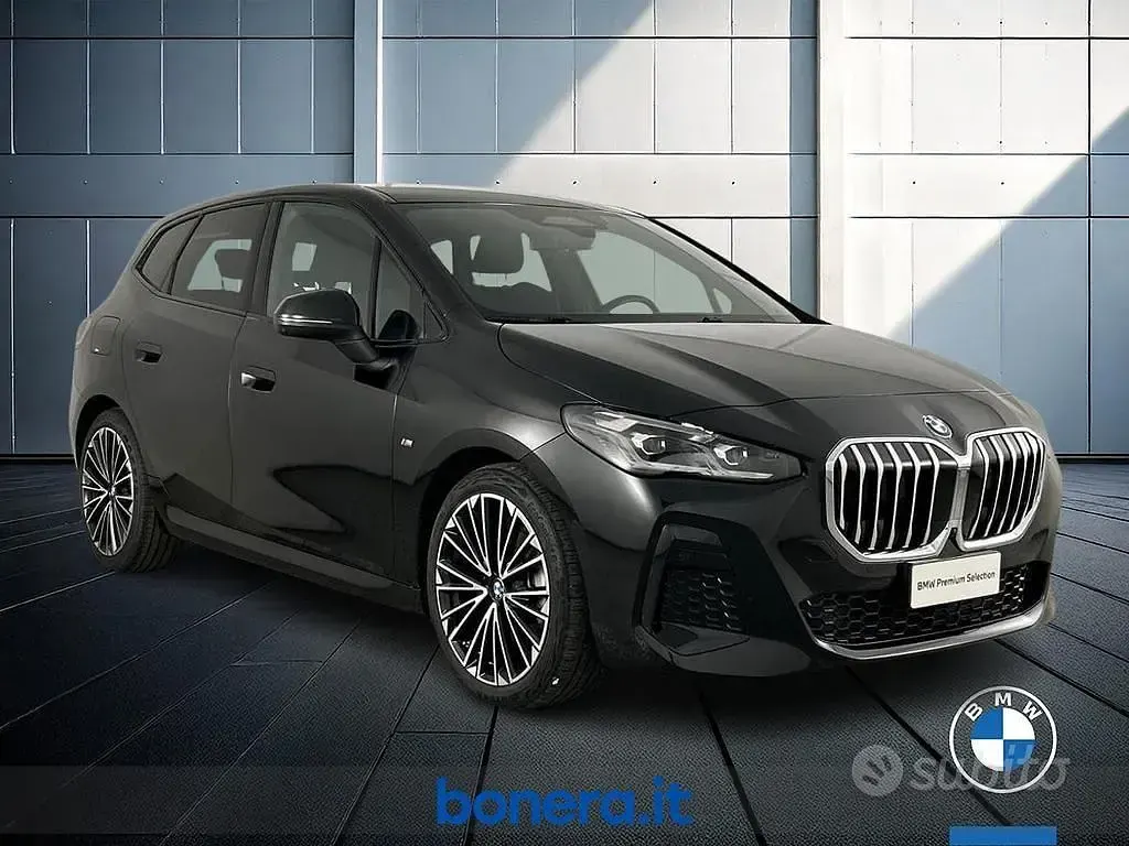 Gebraucht BMW 218 Active Tourer Comfort Edition 150 PS (110 kW) 2024 Schwarz Van / Kleinbus
