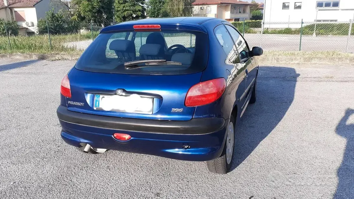 Usata Peugeot 206 75 CV (55 kW) 2002 Bluazzurro Berlina