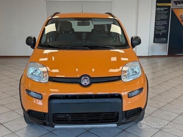 Usata Fiat Panda 4x4 S 86 CV (63 kW) 2019 Arancione Utilitaria