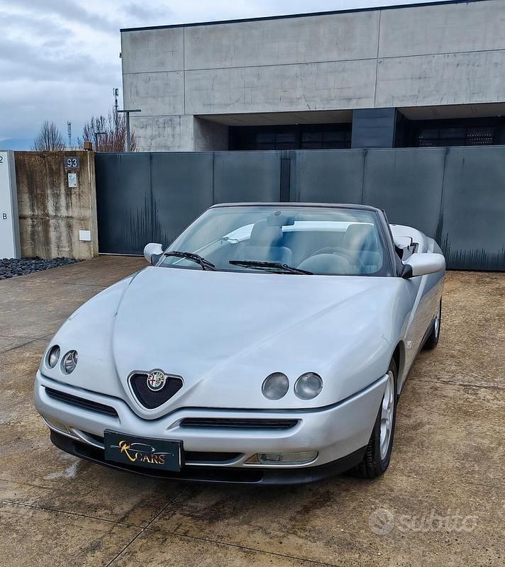 Begagnad Alfa Romeo Spider 150 HK (110 kW) 1997 Vit Cab