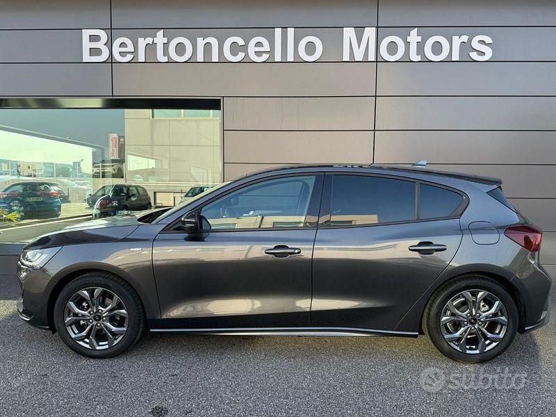 Usata Ford Focus ST-Line 125 CV (91 kW) 2022 Grigio Berlina
