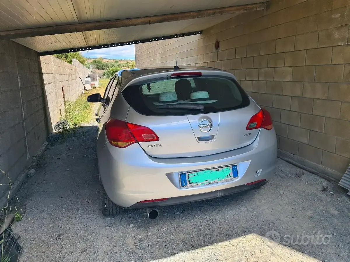 Usata Opel Astra 110 CV (80 kW) 2010 Grigio Berlina
