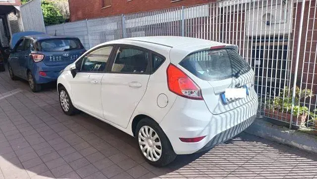 Usado Ford Fiesta 75 HP (55 kW) 2014 Branco Citadino