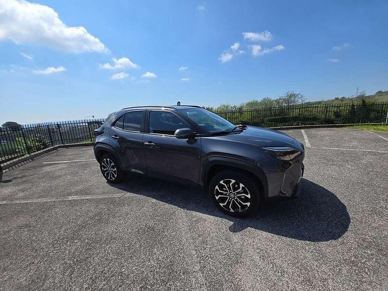 Usata Toyota Yaris Cross Trend 92 CV (67 kW) 2025 Grigio SUV