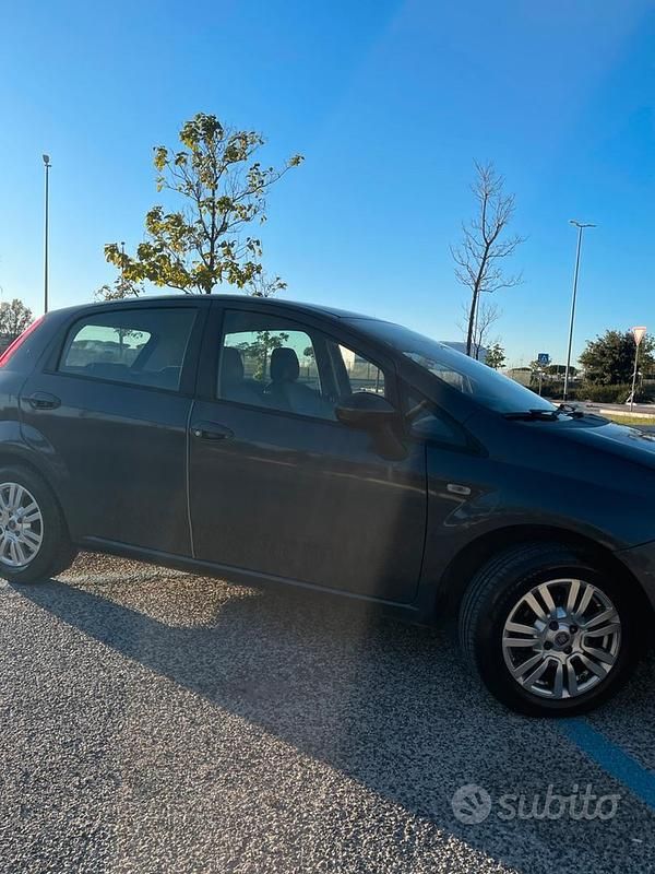 Usata Fiat Grande Punto 75 CV (55 kW) 2009 Grigio Utilitaria